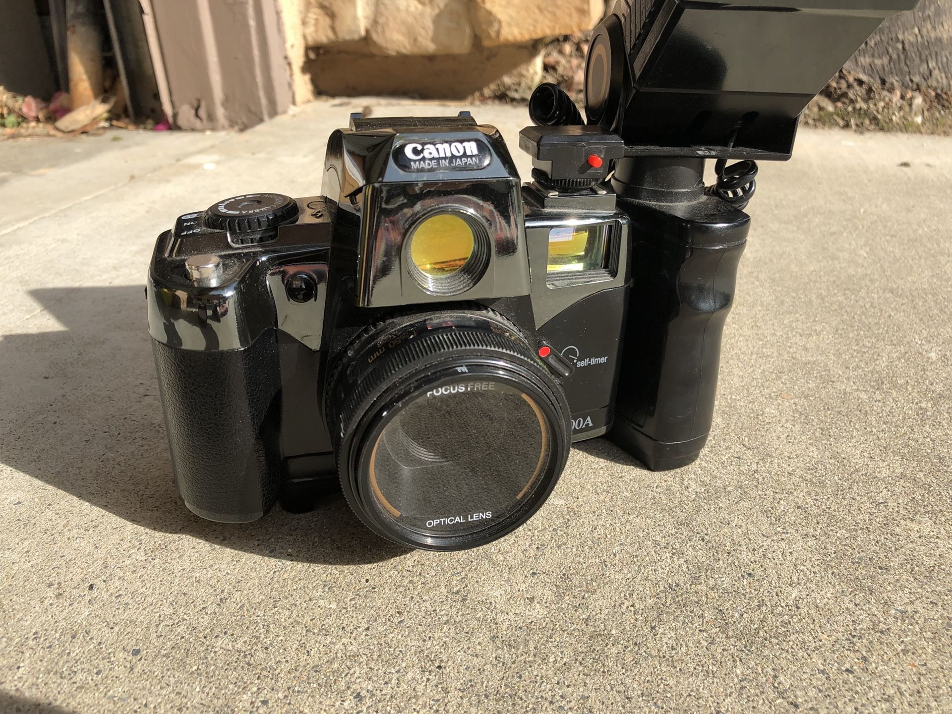 Canon q8200a camera with built in flash made in Japan
