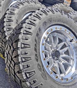 Vendo un set de rines nuevos con llantas Goodyear 285/70/17