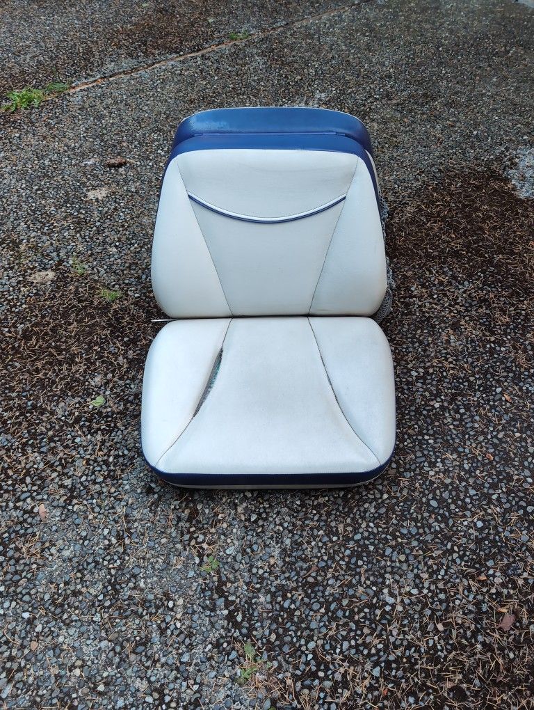 Driver Seat from Bayliner Discovery 215
