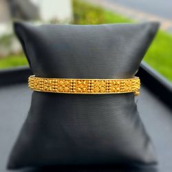 Antique Jewelry 22k solid Yellow Gold mini hearts flower bangle 8.00” 19.60 grams 7.20mm