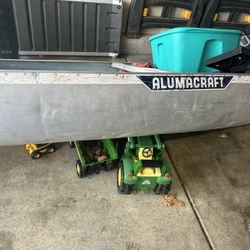17’ Alumicraft Canoe