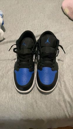 Jordan’s 5.5 young kids royal blue barely worn