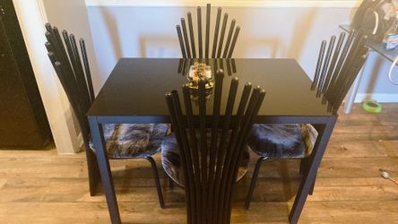 Mesa De Cristal Color Negro Es Pequeña