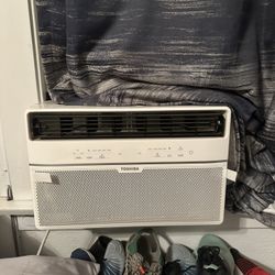 Toshiba Window Air Conditioner – Small/Midsize Room – $75 OBO (Echo Park pickup)