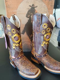Botas vaqueras nuevas