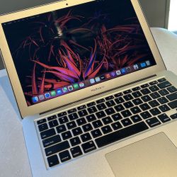 Apple MacBook Air 13” I5/8GB/256GB SSD $180