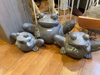 Outdoor frogs
