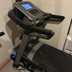 Nordic Track C 1650 Treadmill 