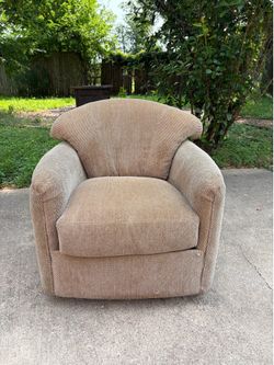 Vintage Rowe Swivel Rocker Chair - Excellent Condition!