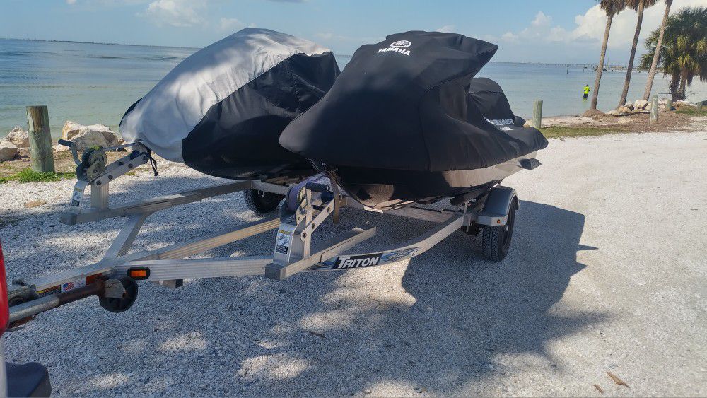 2010 Yamaha not supercharged 94 horas an 2008 Yamaha supercharger 230 horas ready to hit the water