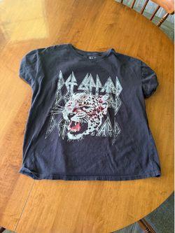 black t shirt