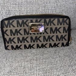 Micheal Kors Wallet 