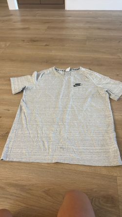 Nike men's grey shirt