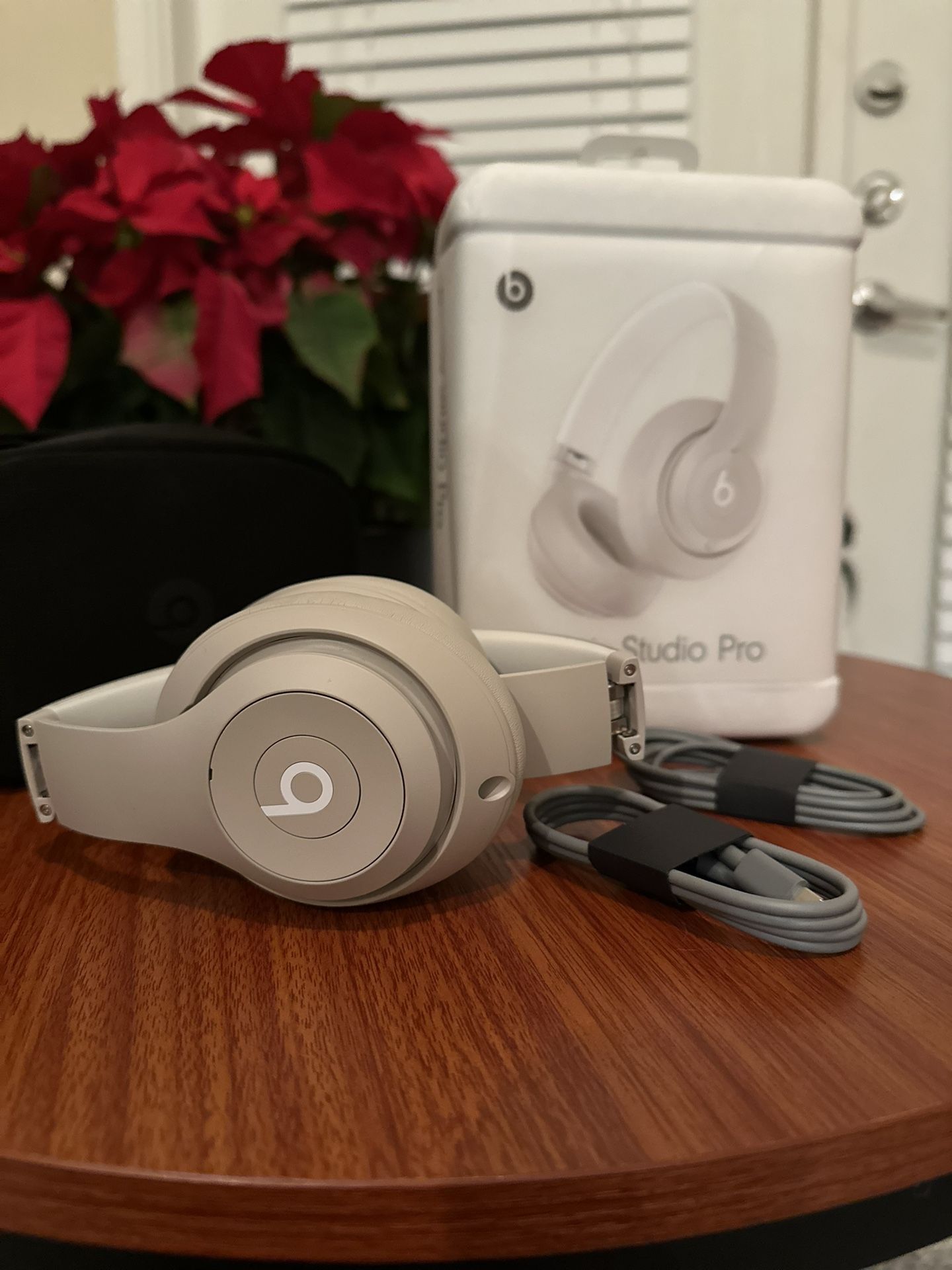 Beats Studio Pro - Wireless Bluetooth, Noise Cancelling Headphones in Sandstone