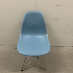 Eames Molded Chair 
