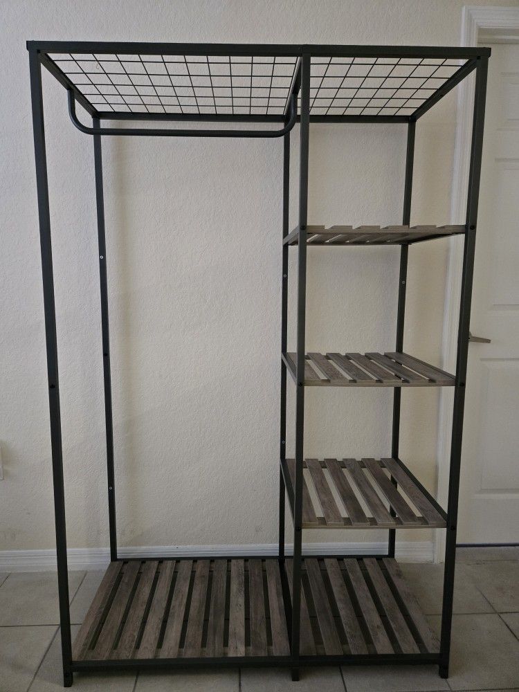 Trendy Shelving For Small Apartment