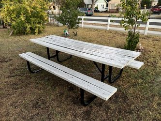 Picnic table great for big family seats 10-12 people