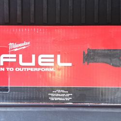 Milwaukee M18 FUEL 2821-20 Reciprocating Saw Kit with 18V Li-Ion Battery
