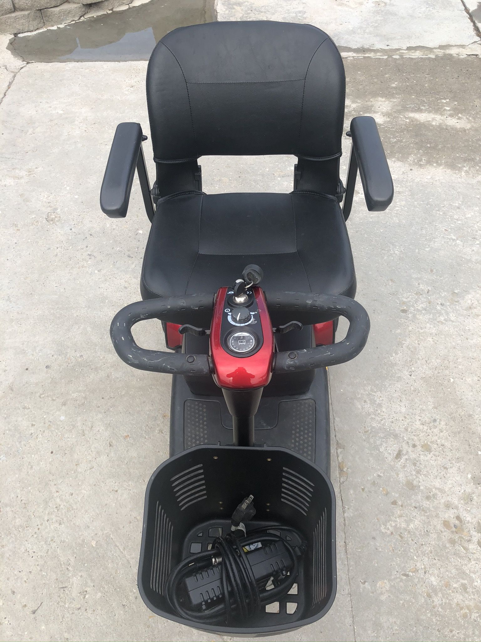 GoGo Elite Mobility Scooter Plus (includes new battery)
