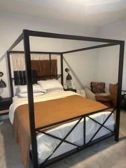 Canopy bed queen Ben frame
