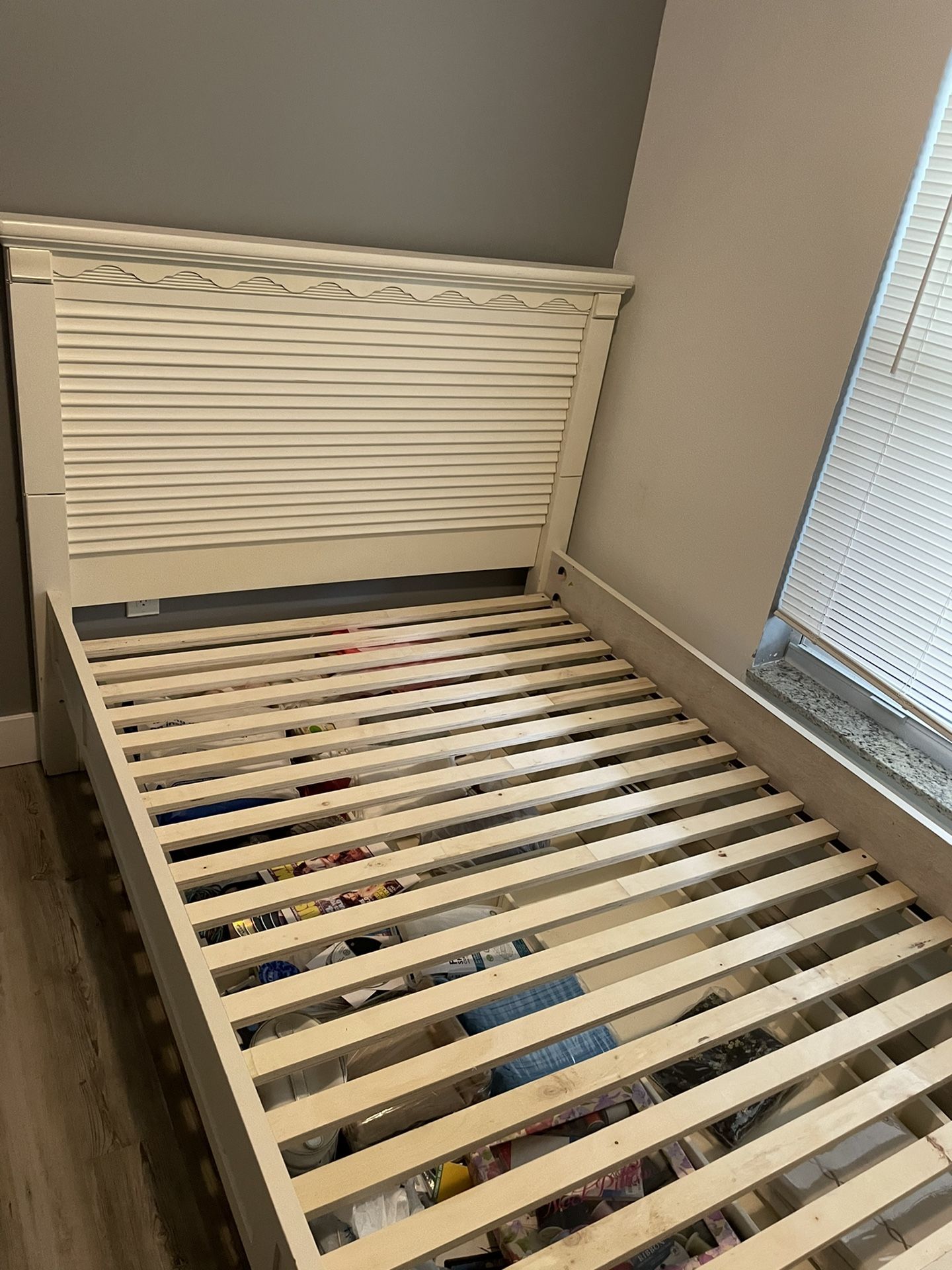 White Full Size Bed And Mattress