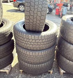 265 60 18 Kelly Edge Set of 4 Used Super Clean Set