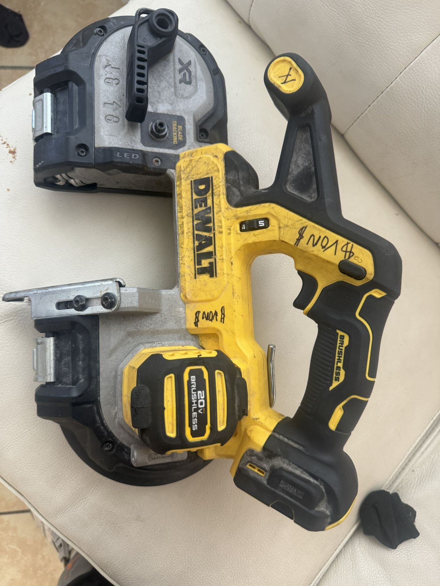 20 V Dewalt Bandsaw