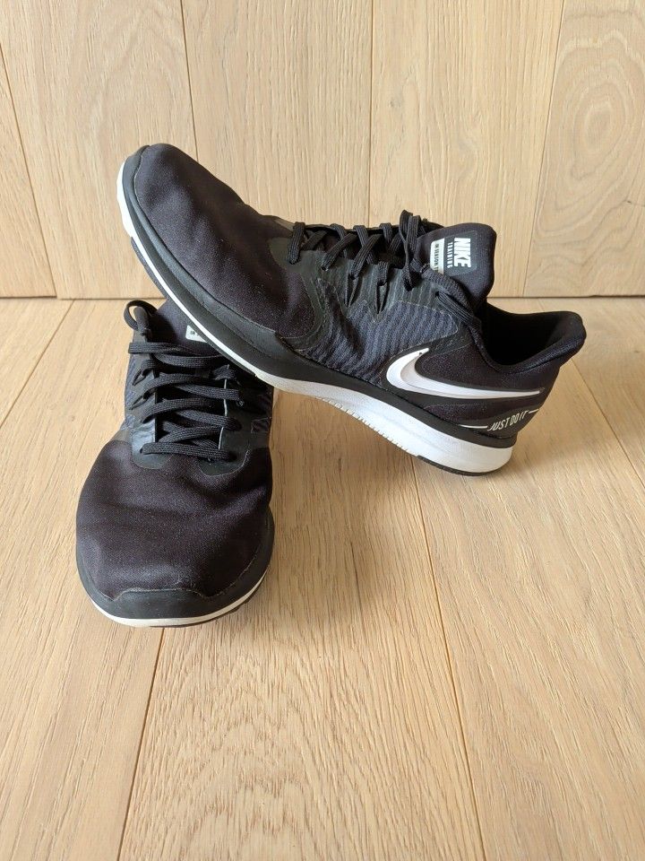 Nike In-Season TR 8 women's training shoes Size 10