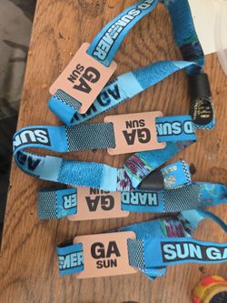 Hard summer Sunday bracelets 4x