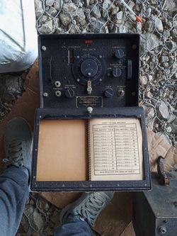 Vintage US Army Signal Corps Frequency Meter BC-221-J