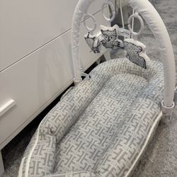 Dockatot Deluxe + Toy Arch + Cover