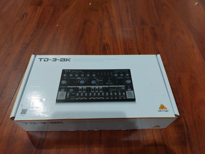 Behringer TD3 Blk. MINT condition
