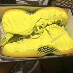 Like New! Nike Foamposite Neon Volt Yellow! Size 8.5