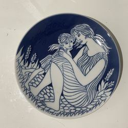 Royal Copenhagen Mother’s Day Collectable Plate 