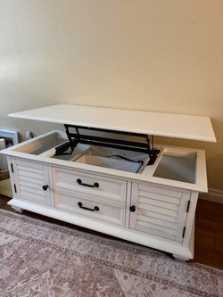 Farmhouse lift coffee table