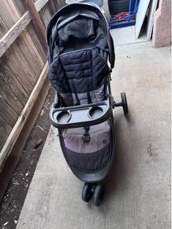 $40 Stroller good condition needs a cleaning dusty from being in the garage