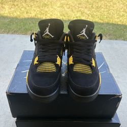 Jordan 4s “Thunder” Size 9