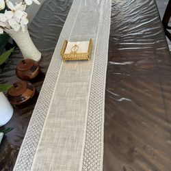 Dining Table With 6 Chairs Like New 