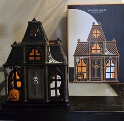 Bath N Body New Slatkin & Co Haunted House $15