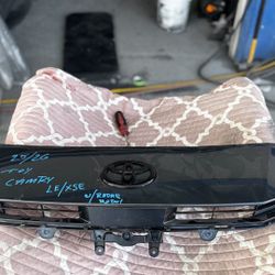 2026  Toyota Camry  Front Bumper Upper Molding Trim Cover w/mini Grille And Radar Módulo Oem 