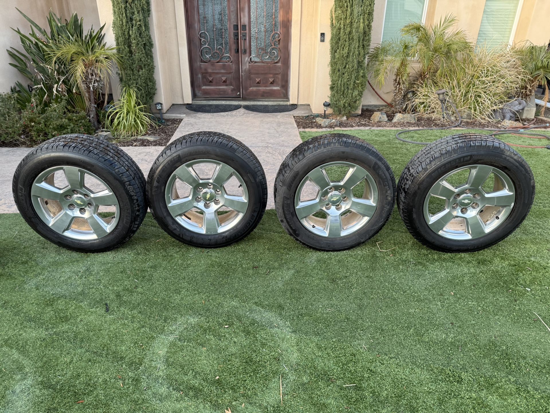 Set Of Michelin Defender LTX M/S 275/55 R20