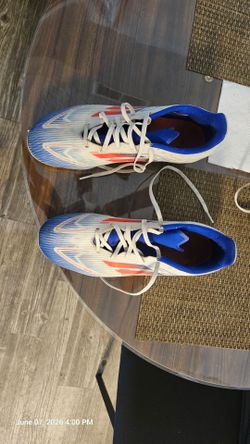 SOCCER CLEATS (Adidas F50, size:10.5)