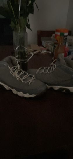 Gray Jordan’s size 7