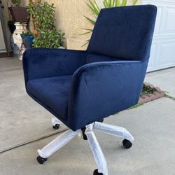 Brand New. Midnight Blue Velvet Mid Century Modern Office Chair. Swivel/adjustable height. 