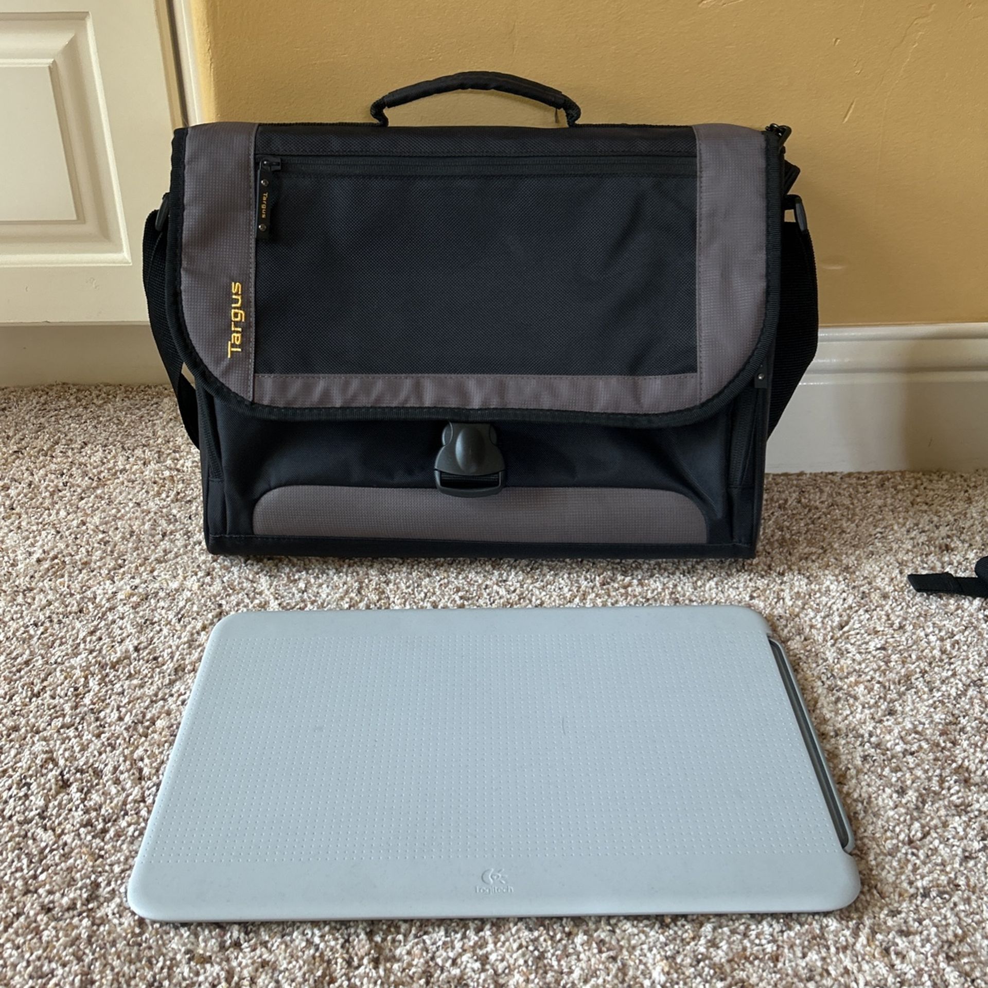 Laptop Case And Chill Mat