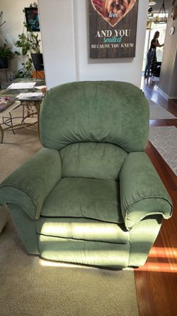 2 lazy boy recliners