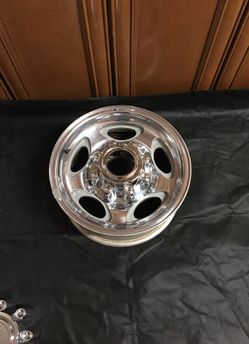 Ford 17 x 8 w good condition