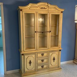 Retro China Cabinet With Glass Shelves and Lighting 