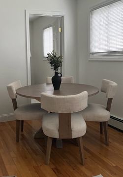 46.5 Inch Round Dining Table for 4