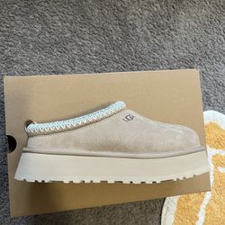 Ugg tazz sand women size 9